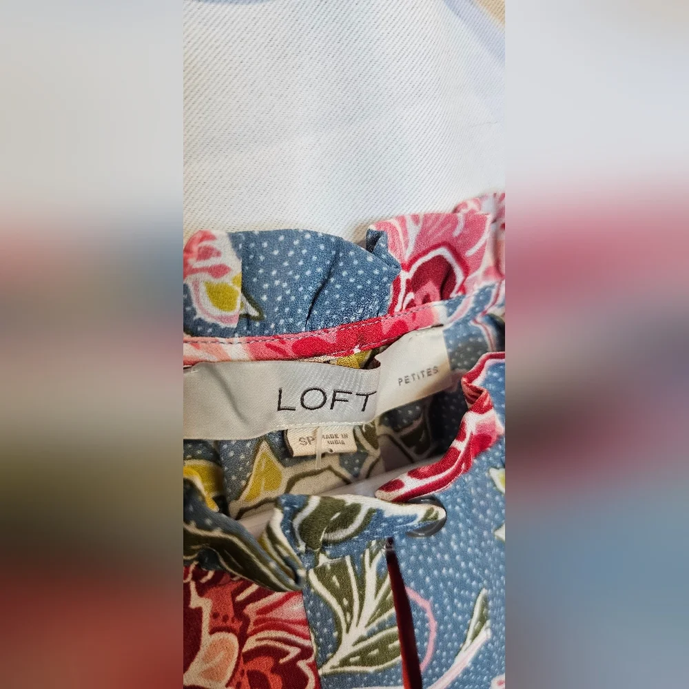 LOFT Blue and Red Floral Blouse - Picture 6 of 9